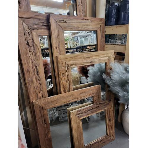 Zrcadla z masivního teakového dřeva