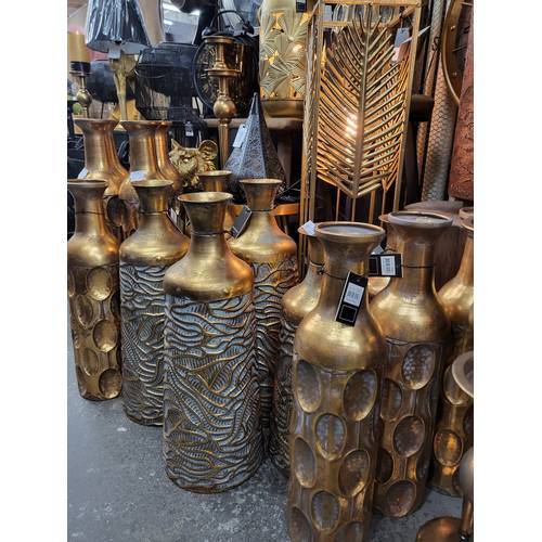 Kovové vázy